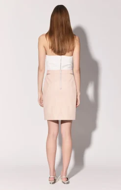 Tops><noscript><img width=