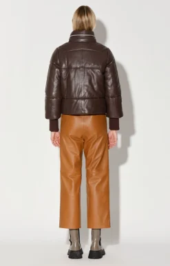 Leather><noscript><img width=