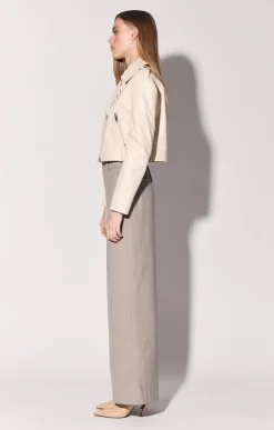 Leather><noscript><img width=