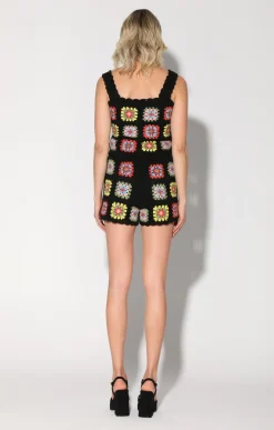 Tops><noscript><img width=