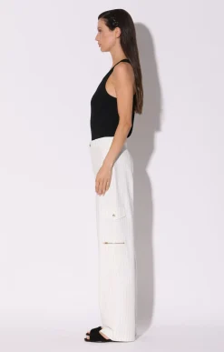 Bottoms><noscript><img width=