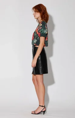 Tops><noscript><img width=